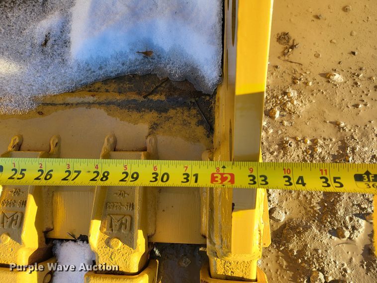 image for item DK5066 Caterpillar  36" W excavator bucket