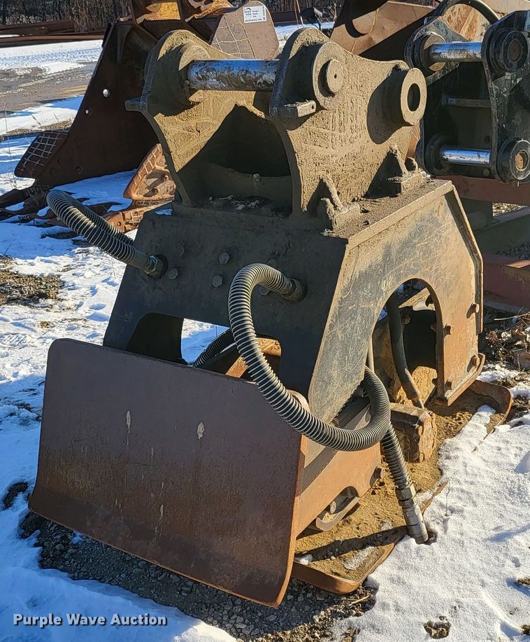 image for item DK5068 Excavator plate compactor