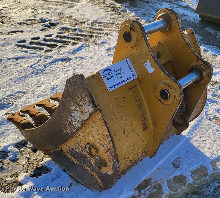 image for item DK5069 CP  35" W excavator bucket