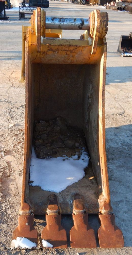 image for item DK5071 Caterpillar  30" W excavator bucket