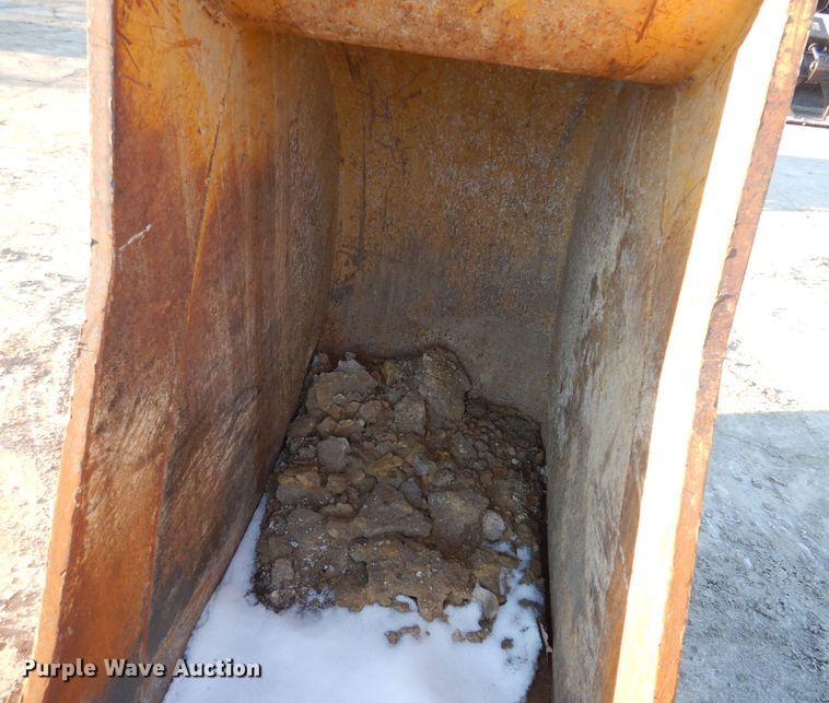 image for item DK5071 Caterpillar  30" W excavator bucket