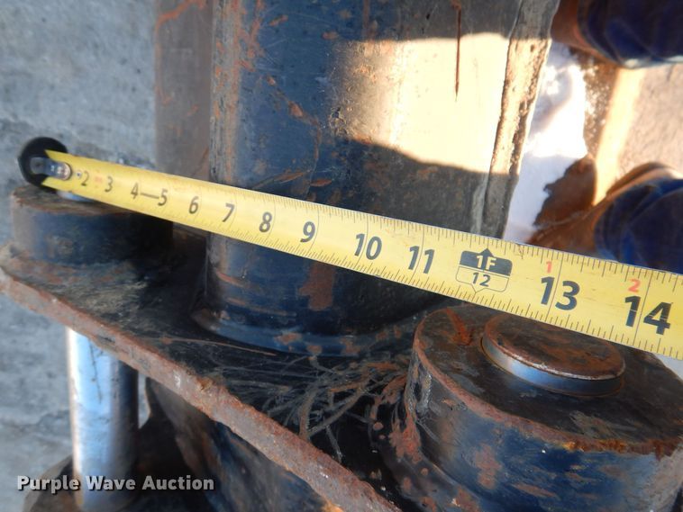 image for item DK5073 (2) Caterpillar excavator buckets