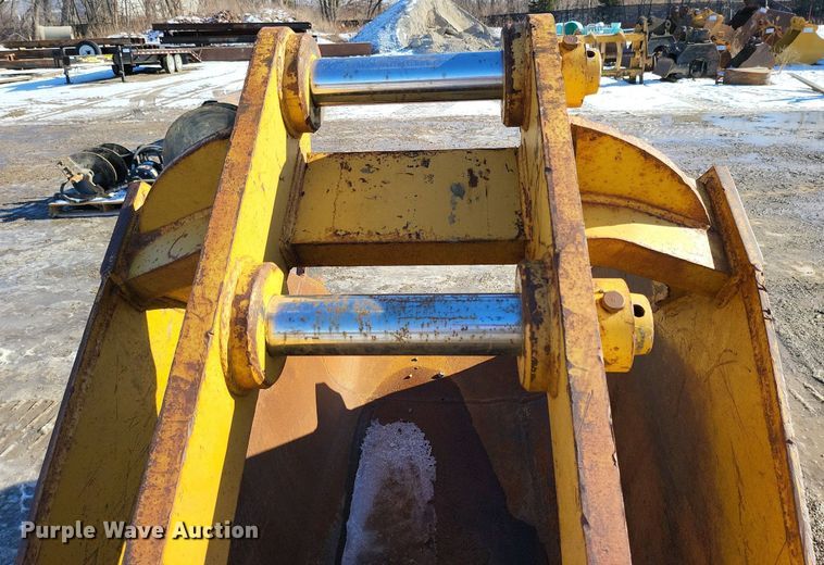 image for item DK5077 Raveling  36" W excavator sand bucket