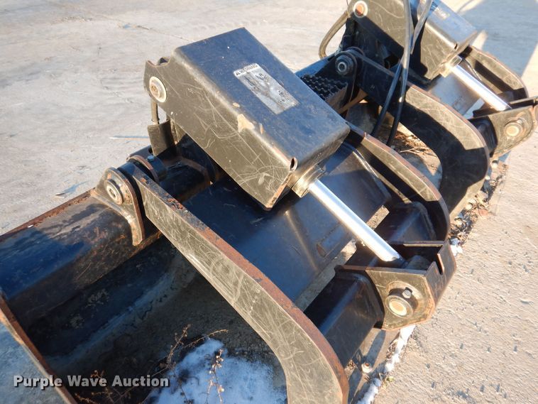 image for item DK5084 Caterpillar 157-7225 skid steer bucket