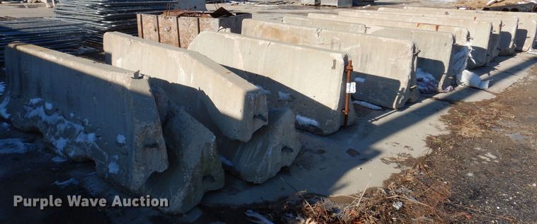 image for item DK5121 (10) concrete barriers