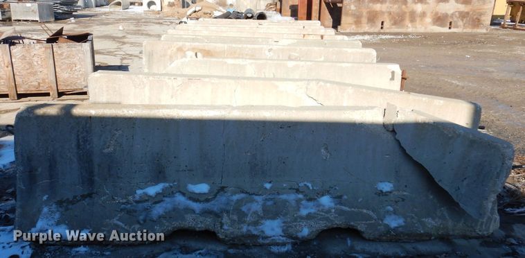 image for item DK5121 (10) concrete barriers