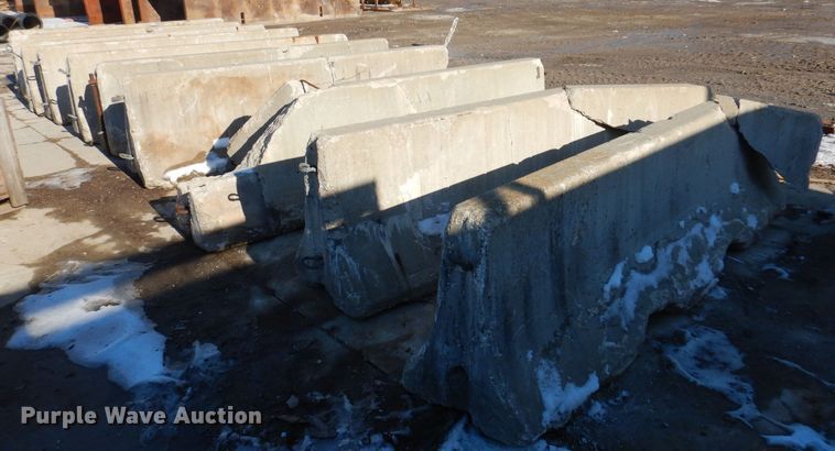 image for item DK5121 (10) concrete barriers