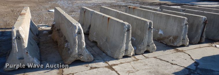 image for item DK5121 (10) concrete barriers