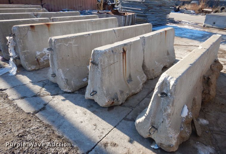 image for item DK5121 (10) concrete barriers