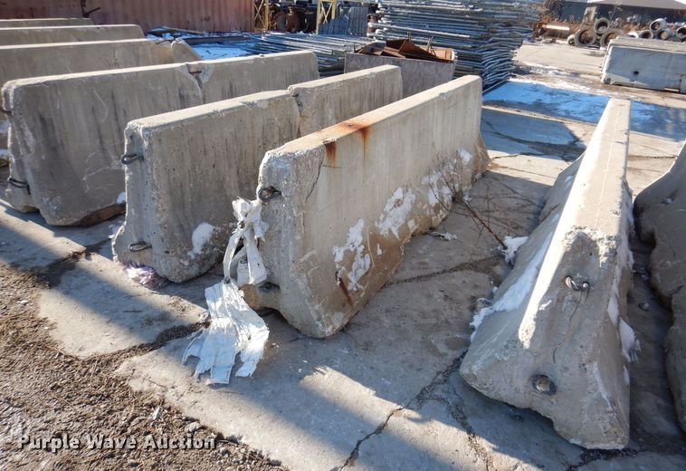 image for item DK5121 (10) concrete barriers
