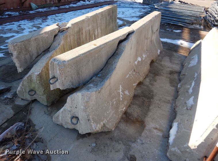 image for item DK5121 (10) concrete barriers