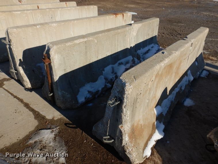 image for item DK5121 (10) concrete barriers
