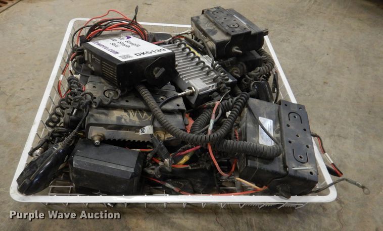 image for item DK5139 (13) Motorola Radius CM200 two-way radios