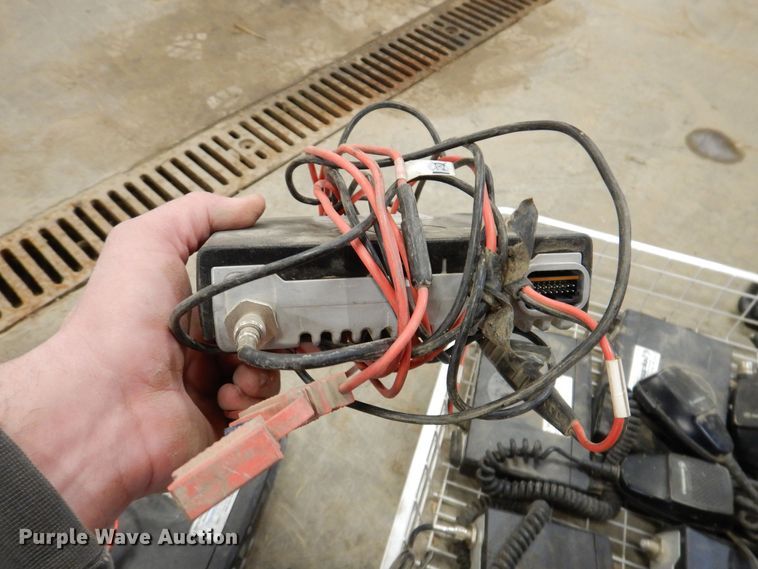 image for item DK5139 (13) Motorola Radius CM200 two-way radios