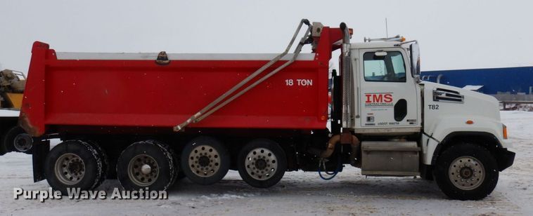 image for item AF9276 2014 Western Star 4700SF  dump truck