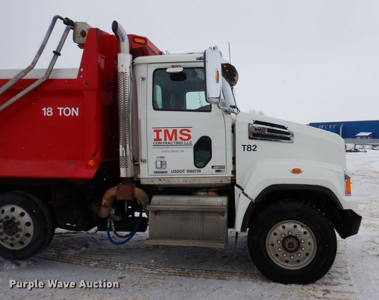 image for item AF9276 2014 Western Star 4700SF  dump truck
