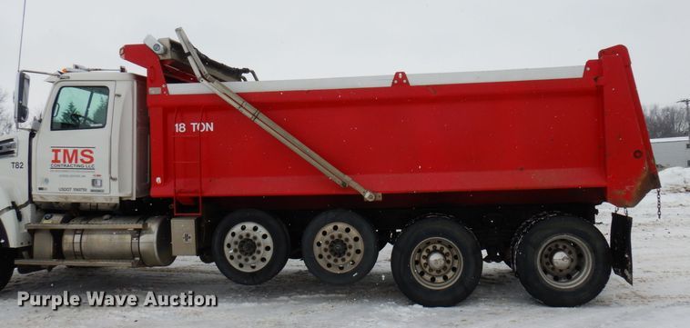 image for item AF9276 2014 Western Star 4700SF  dump truck