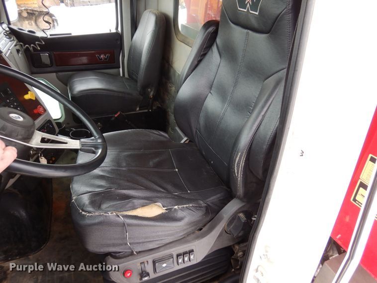 image for item AF9276 2014 Western Star 4700SF  dump truck