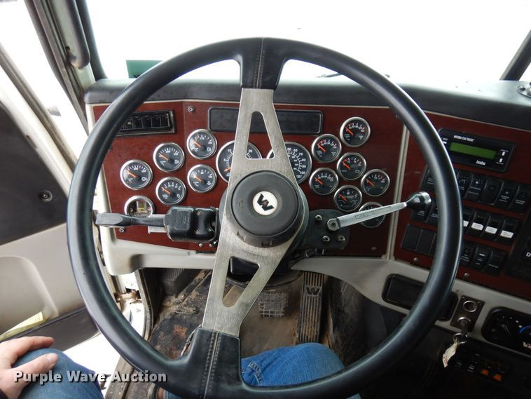 image for item AF9276 2014 Western Star 4700SF  dump truck