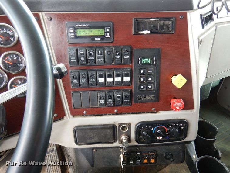 image for item AF9276 2014 Western Star 4700SF  dump truck