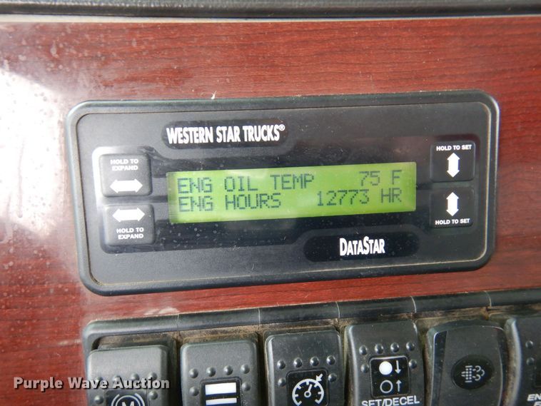 image for item AF9276 2014 Western Star 4700SF  dump truck