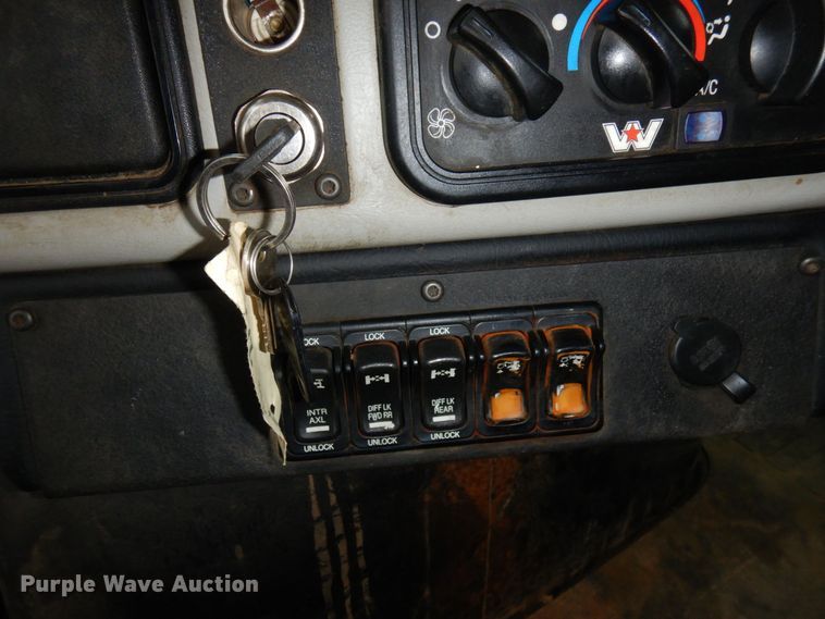 image for item AF9276 2014 Western Star 4700SF  dump truck