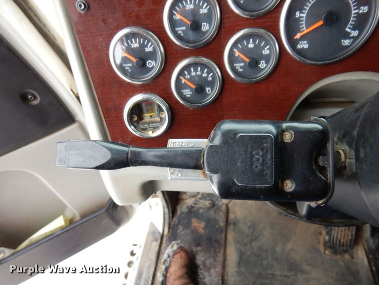 image for item AF9276 2014 Western Star 4700SF  dump truck