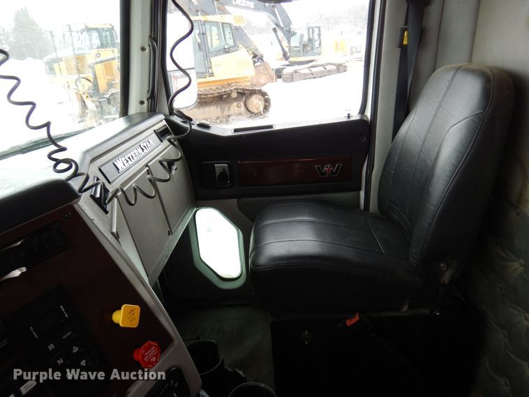 image for item AF9276 2014 Western Star 4700SF  dump truck