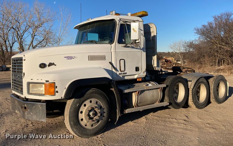 image for item DJ6150 1999 Mack CL713  semi truck