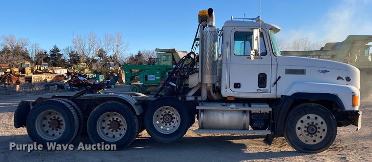 image for item DJ6150 1999 Mack CL713  semi truck