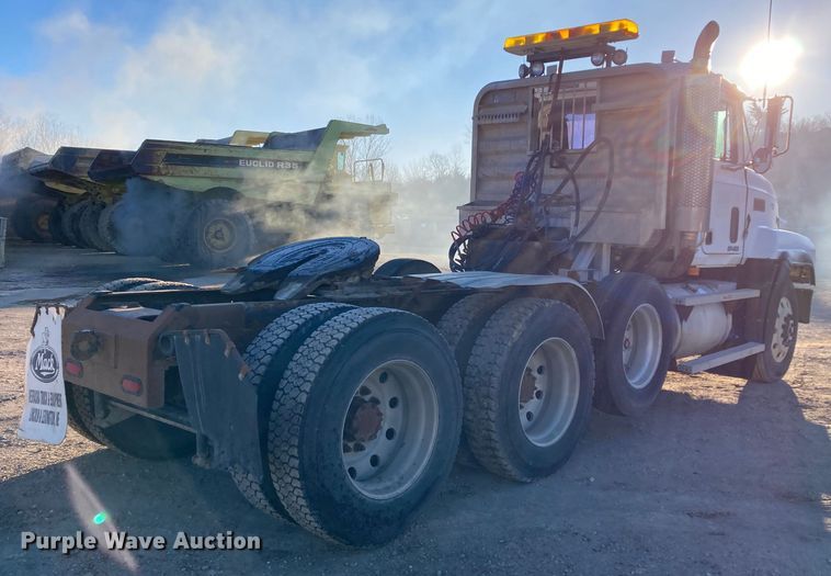 image for item DJ6150 1999 Mack CL713  semi truck