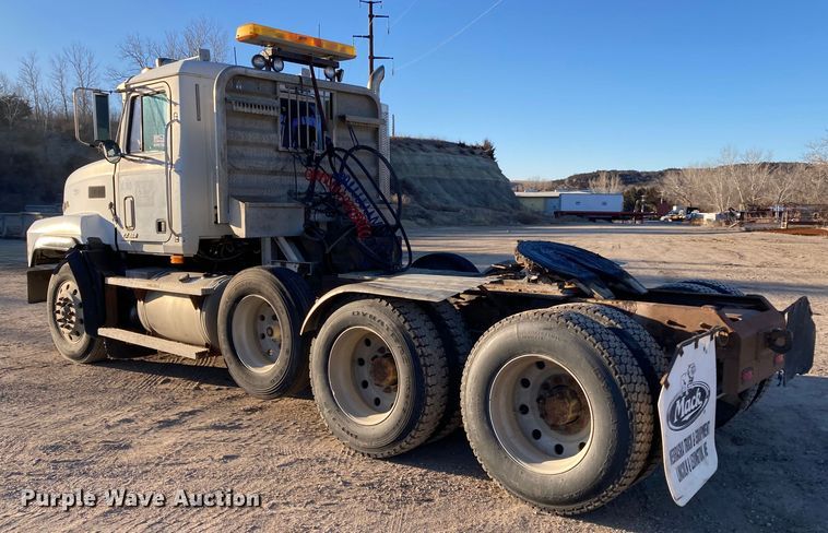 image for item DJ6150 1999 Mack CL713  semi truck