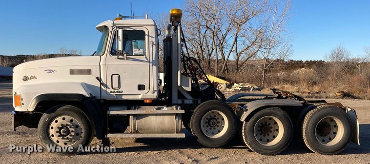 image for item DJ6150 1999 Mack CL713  semi truck