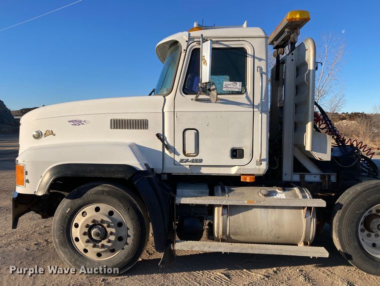 image for item DJ6150 1999 Mack CL713  semi truck
