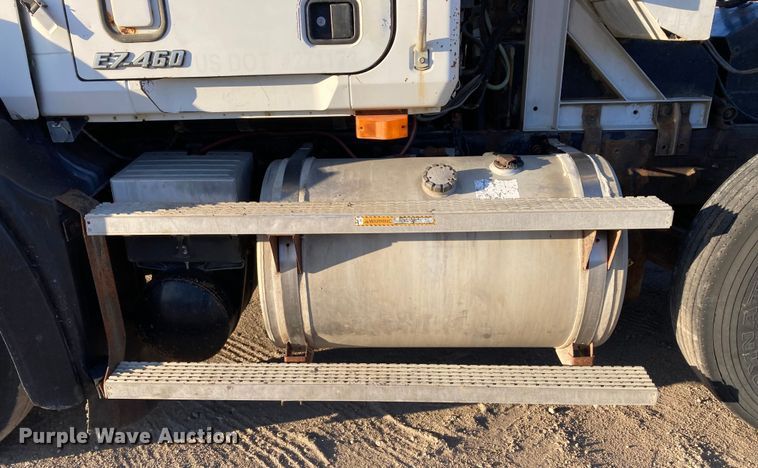 image for item DJ6150 1999 Mack CL713  semi truck