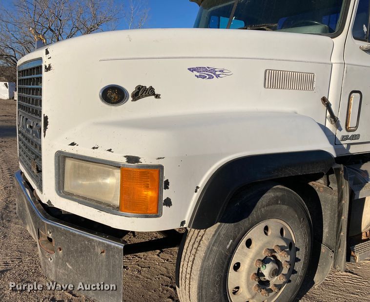 image for item DJ6150 1999 Mack CL713  semi truck