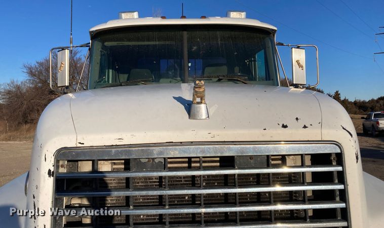 image for item DJ6150 1999 Mack CL713  semi truck