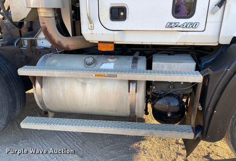 image for item DJ6150 1999 Mack CL713  semi truck