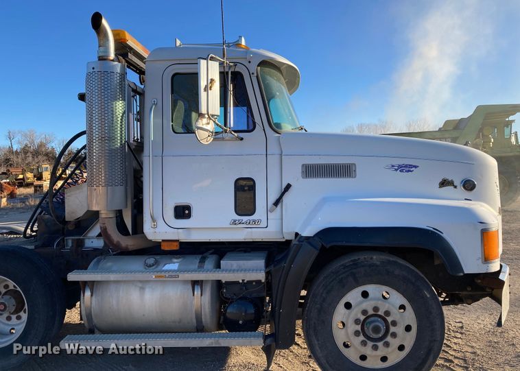 image for item DJ6150 1999 Mack CL713  semi truck