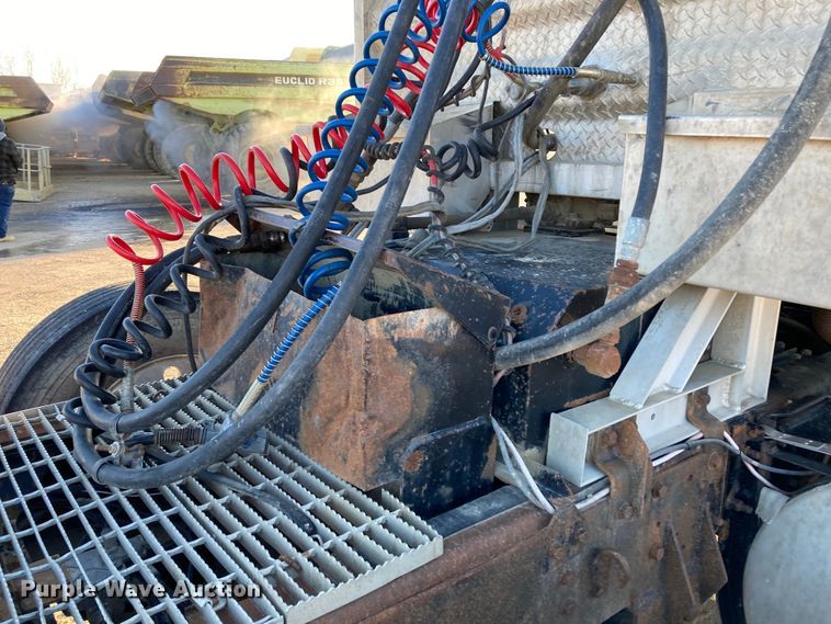 image for item DJ6150 1999 Mack CL713  semi truck