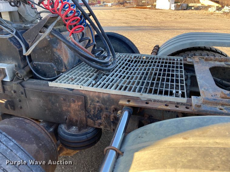 image for item DJ6150 1999 Mack CL713  semi truck