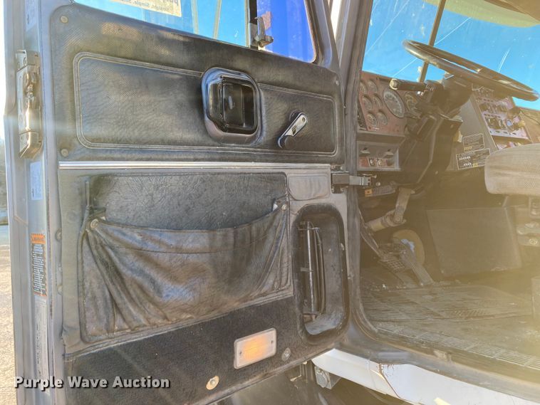 image for item DJ6150 1999 Mack CL713  semi truck