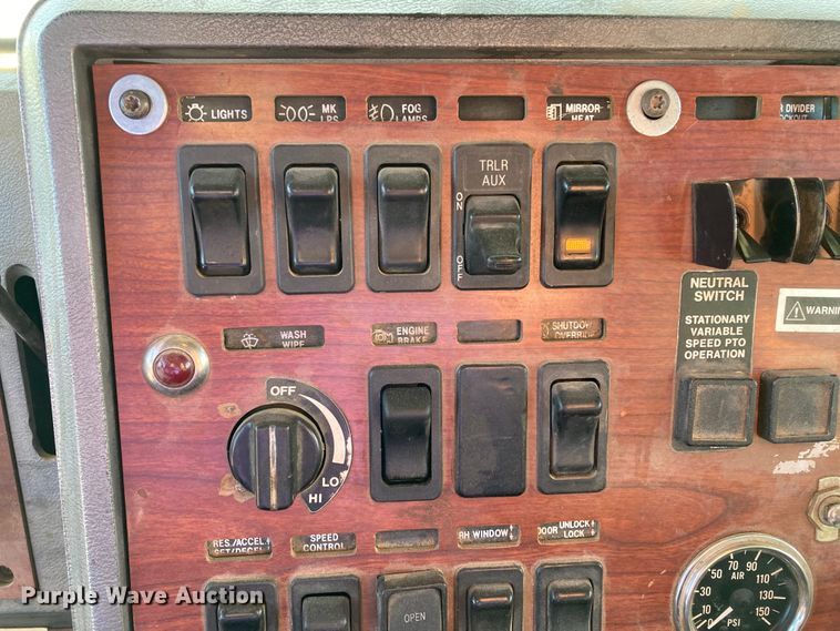 image for item DJ6150 1999 Mack CL713  semi truck