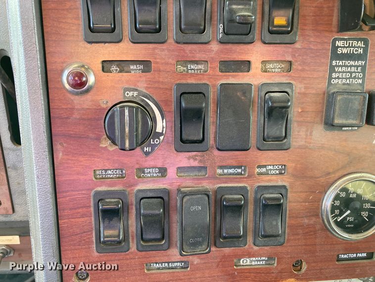 image for item DJ6150 1999 Mack CL713  semi truck