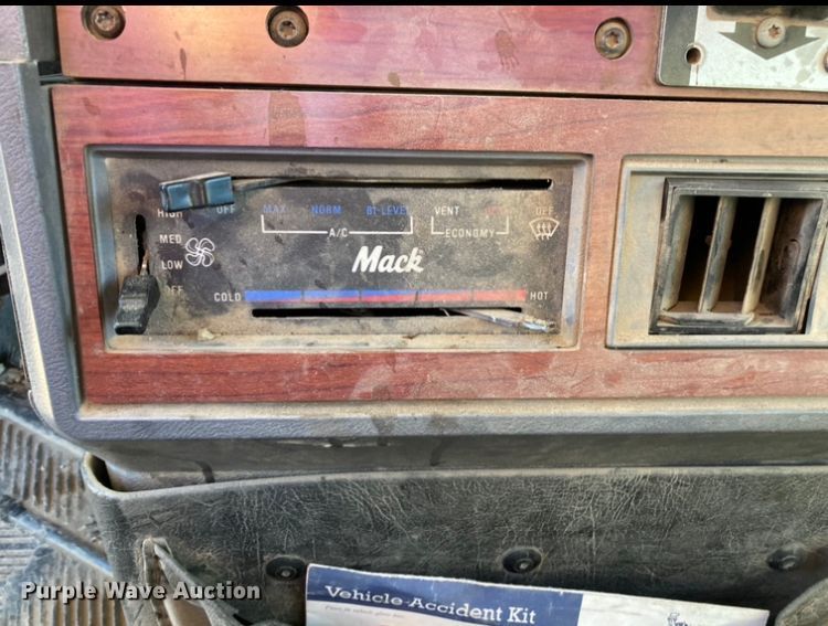 image for item DJ6150 1999 Mack CL713  semi truck