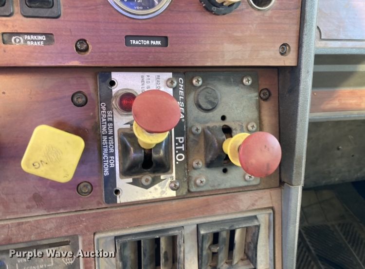 image for item DJ6150 1999 Mack CL713  semi truck