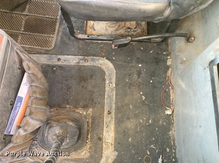 image for item DJ6150 1999 Mack CL713  semi truck