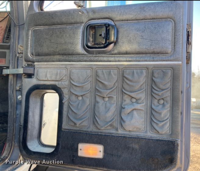 image for item DJ6150 1999 Mack CL713  semi truck