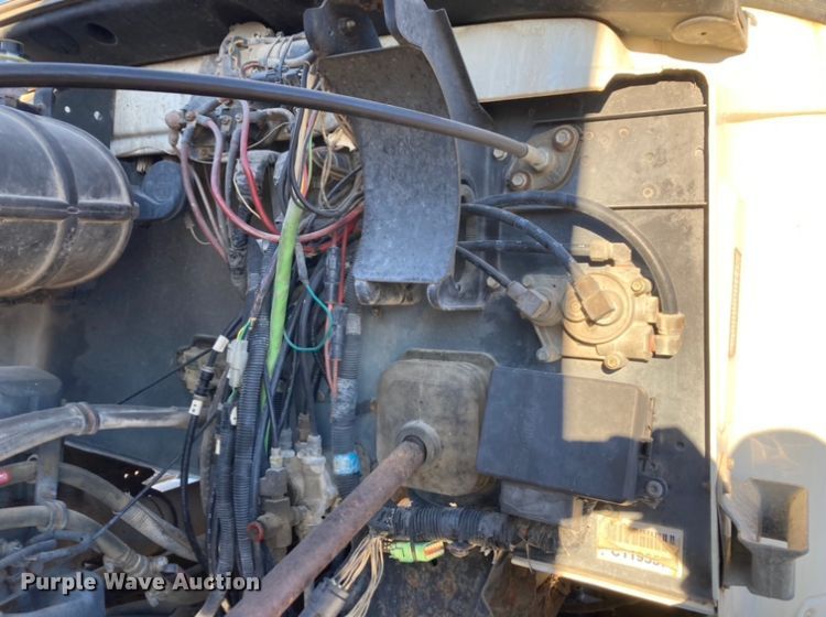 image for item DJ6150 1999 Mack CL713  semi truck