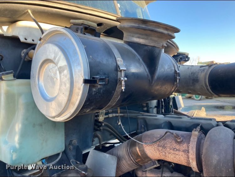 image for item DJ6150 1999 Mack CL713  semi truck